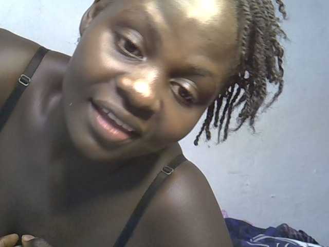 African-qeen1