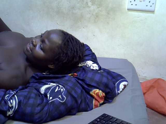 African-qeen1