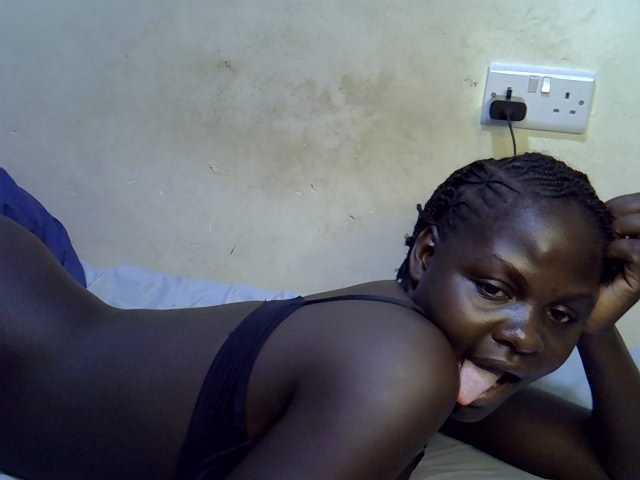African-qeen1 live cam on BongaCams