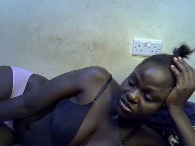 African-qeen1