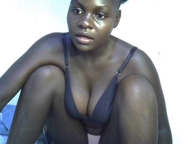 African-qeen1 live cam on BongaCams