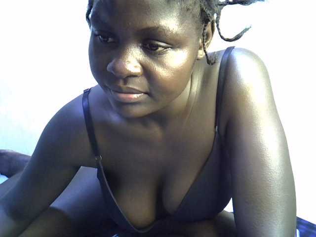 African-qeen1