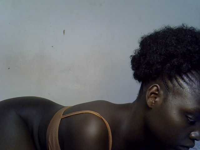 African-qeen1