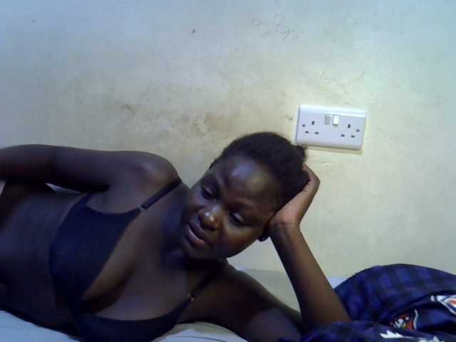 African-qeen1