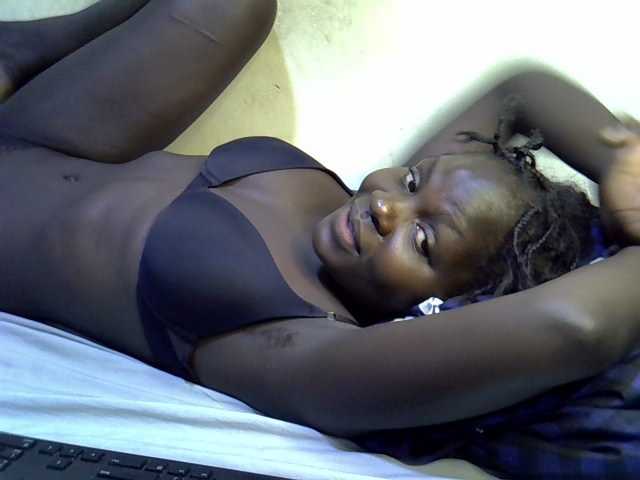 African-qeen1