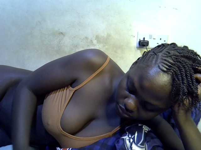 African-qeen1 live cam on BongaCams