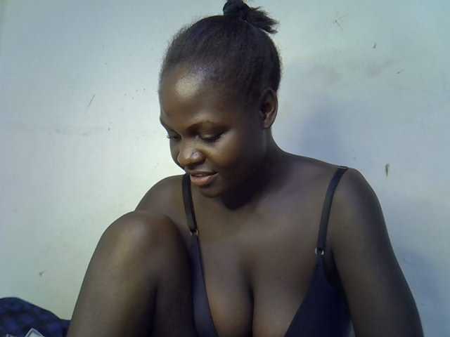 African-qeen1