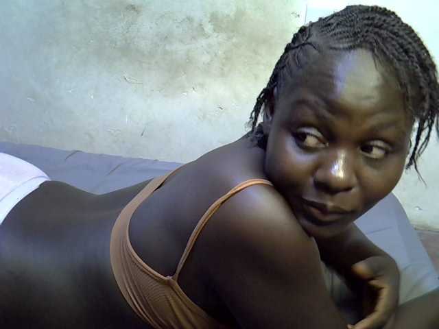 African-qeen1
