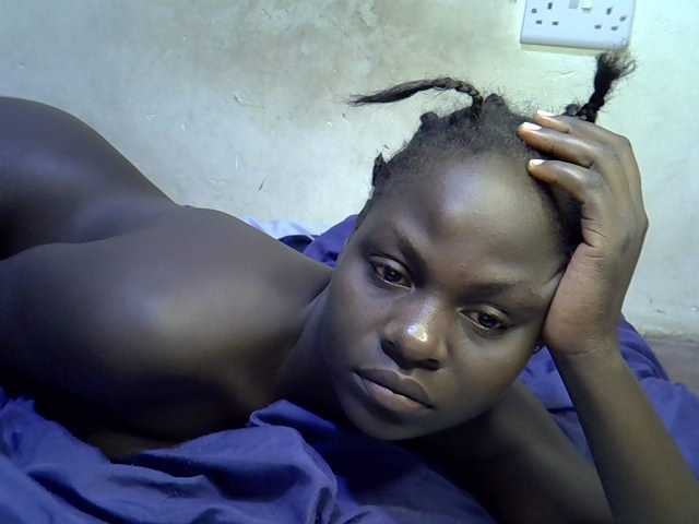 African-qeen1