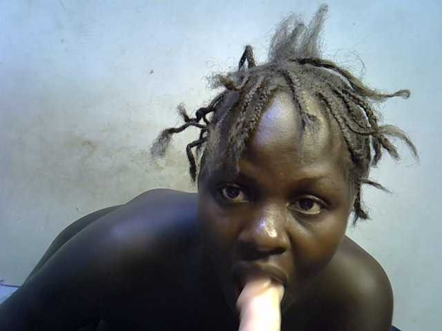 African-qeen1