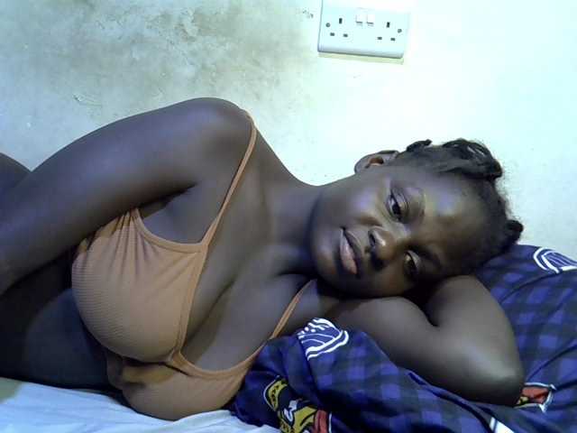 African-qeen1