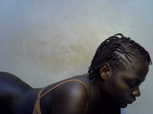 African-qeen1