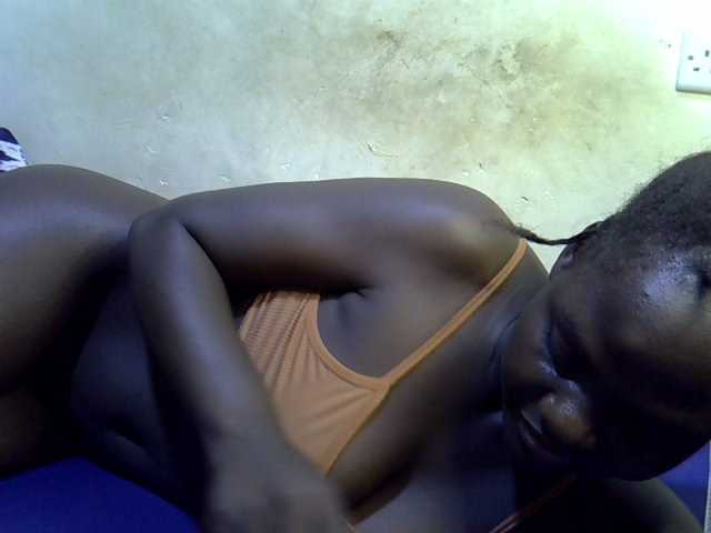 African-qeen1