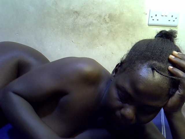 African-qeen1