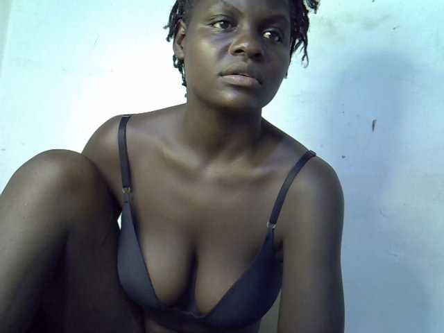 African-qeen1 live cam on BongaCams