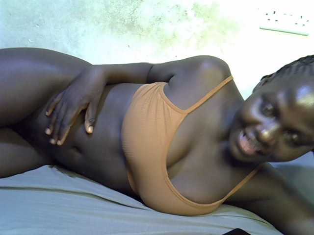 African-qeen1 live cam on BongaCams