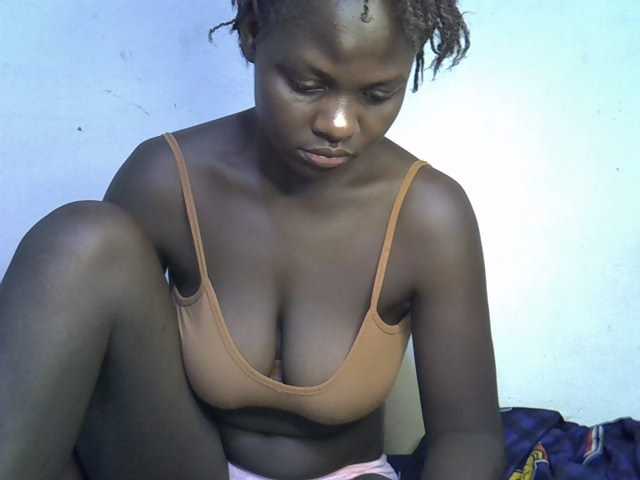 African-qeen1