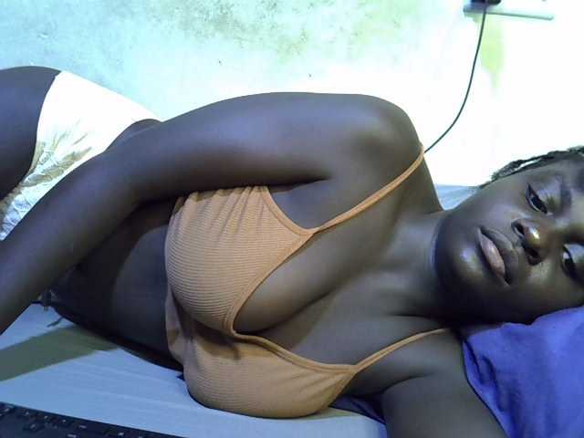 African-qeen1