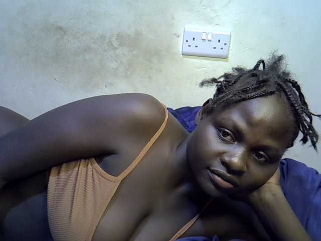 African-qeen1