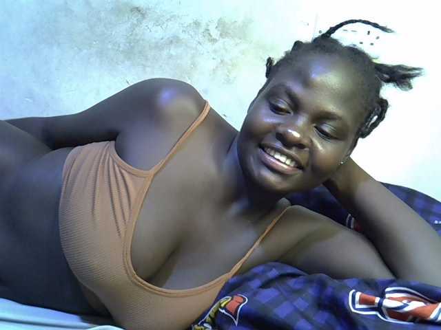 African-qeen1
