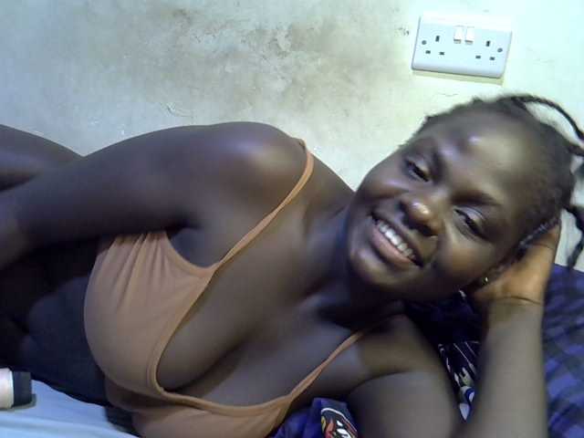 African-qeen1