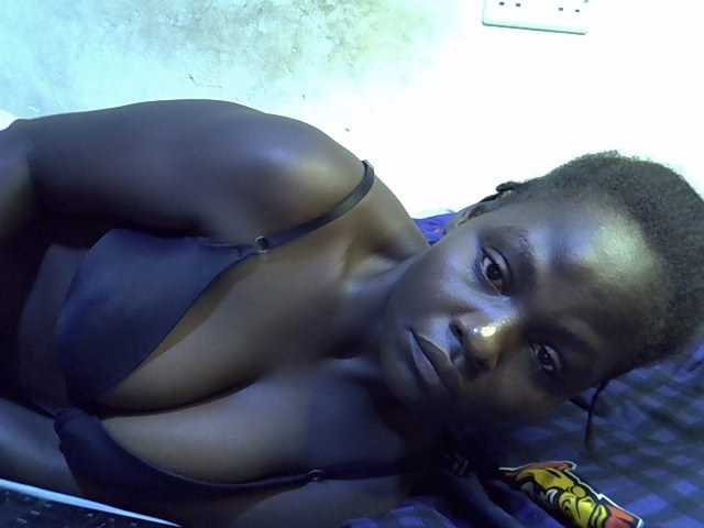 African-qeen1