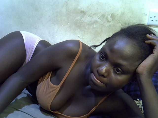 African-qeen1 live cam on BongaCams