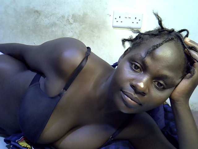 African-qeen1