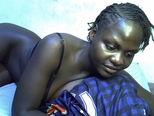 African-qeen1