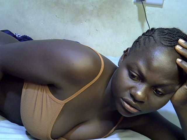 African-qeen1