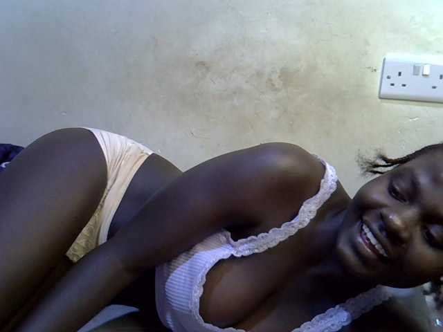 African-qeen1