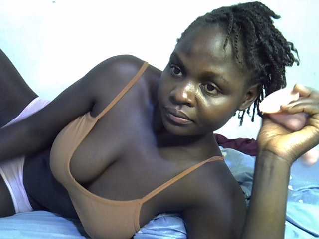 African-qeen1
