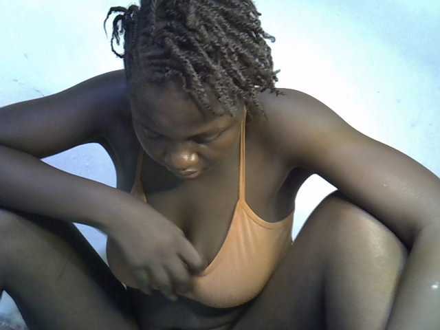 African-qeen1