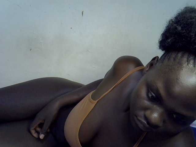 African-qeen1 live cam on BongaCams