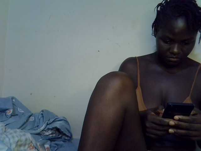 African-qeen1 live cam preview