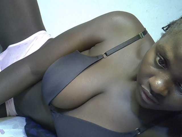 African-qeen1 live cam on BongaCams