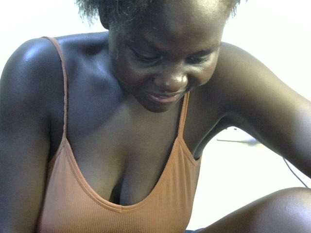 African-qeen1 live cam on BongaCams