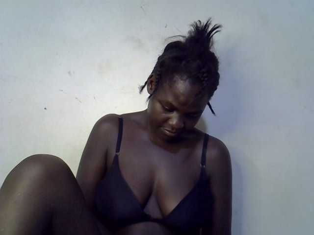 African-qeen1