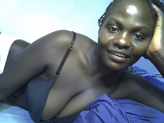 African-qeen1