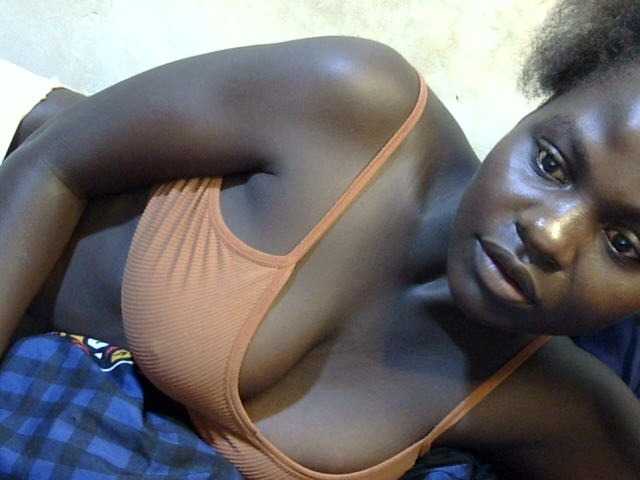 African-qeen1