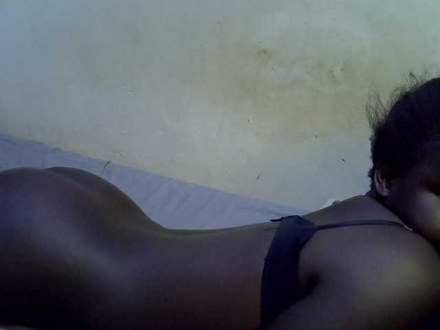 African-qeen1