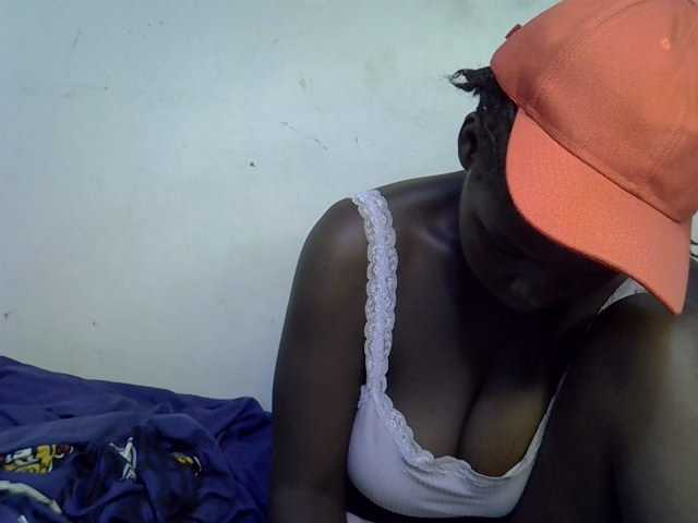 African-qeen1
