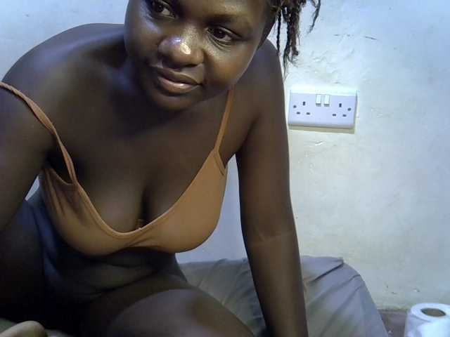 African-qeen1