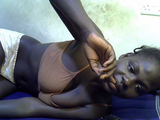 African-qeen1 live cam on BongaCams