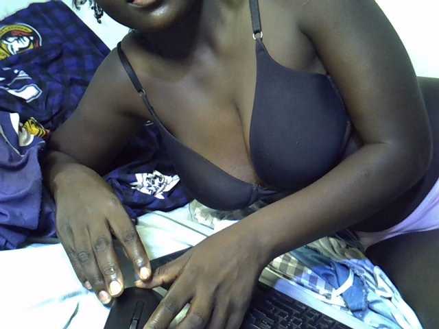 African-qeen1 live cam on BongaCams