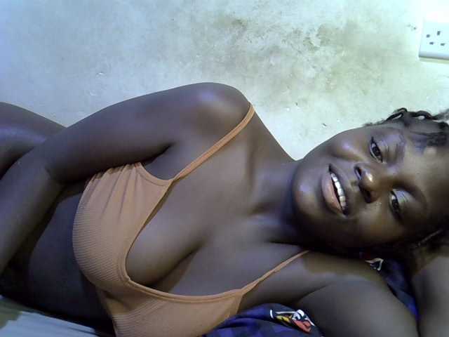 African-qeen1