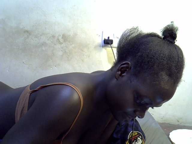 African-qeen1 live cam on BongaCams