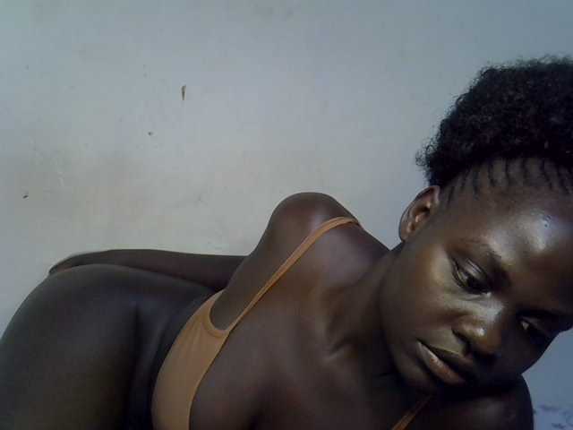 African-qeen1