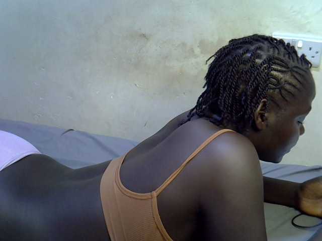 African-qeen1