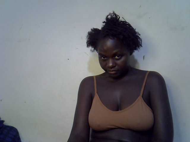 African-qeen1